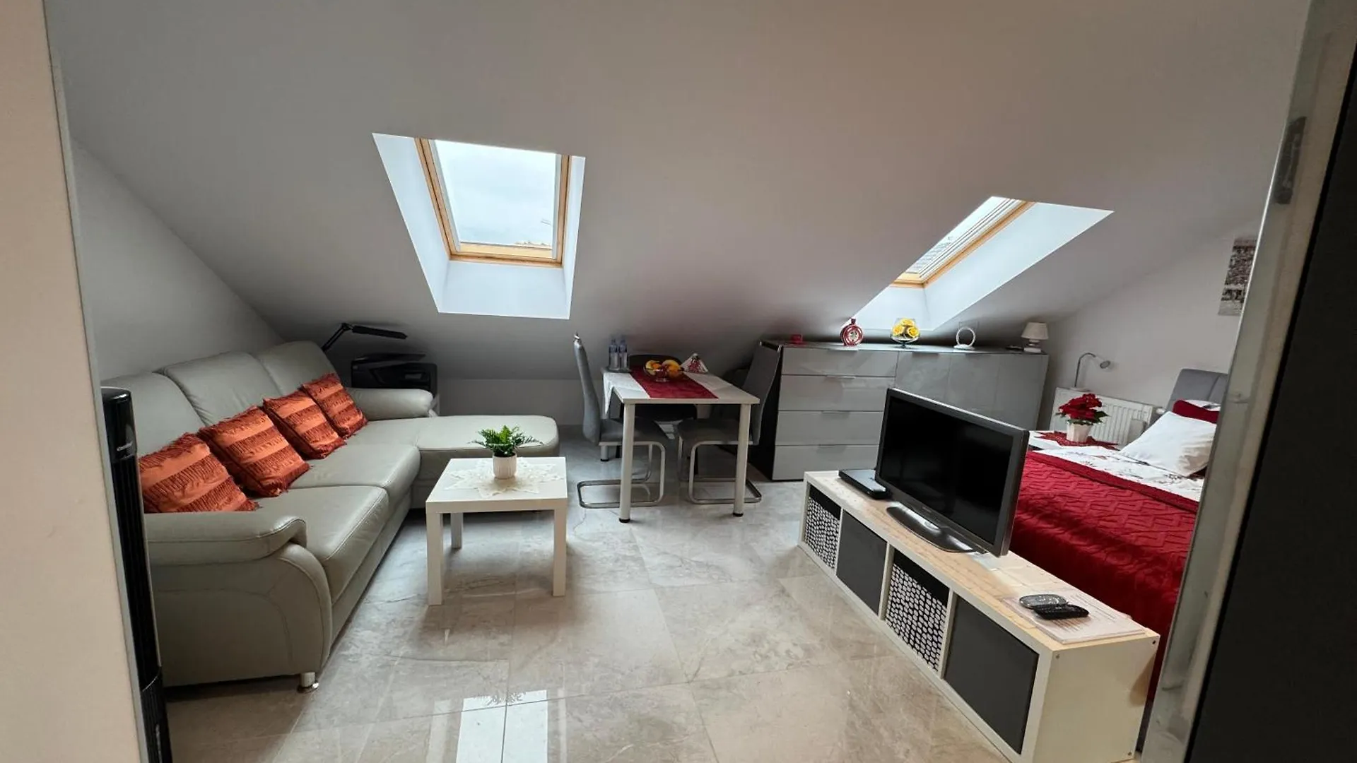 Apartment Zimmer Mit Kueche Und Bad In Danzig Polen